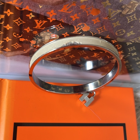 LOW START HERMES Kelly Bangle with Padlock tan Leather Silver - Picture 2 of 6